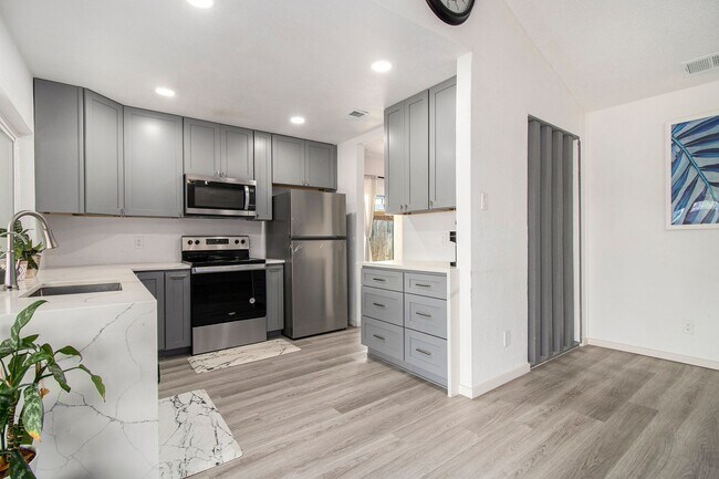 Building Photo - This charming home in Carrollton, Texas, i...