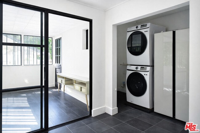 Building Photo - 835 N Ogden Dr