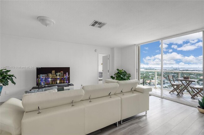 Building Photo - 13499 Biscayne Blvd