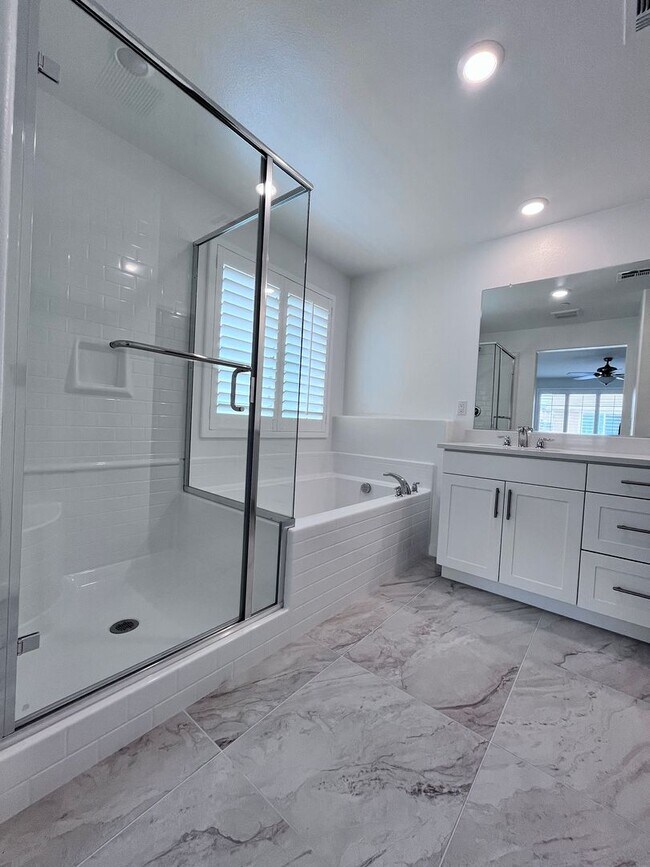 Building Photo - ***NEW BUILD IN LOMA LINDA***