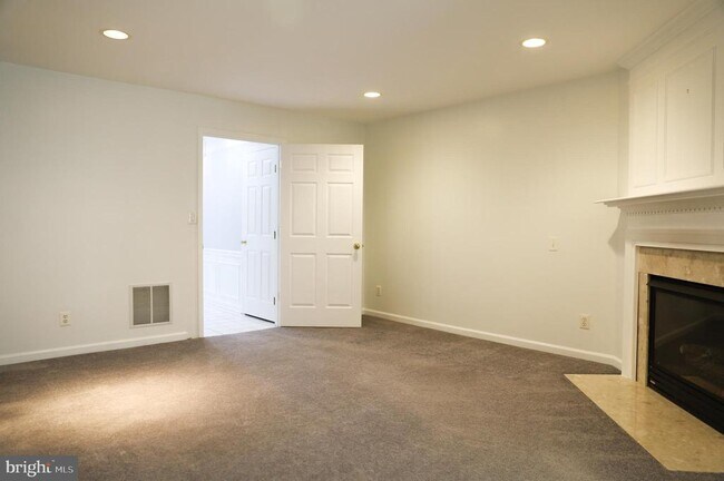 Building Photo - 6324 Locust Tree Ln