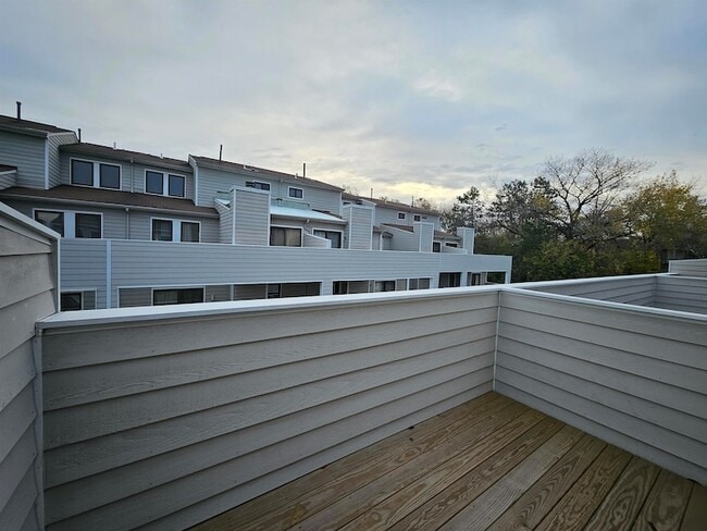 Building Photo - 806 Spinnaker Ct