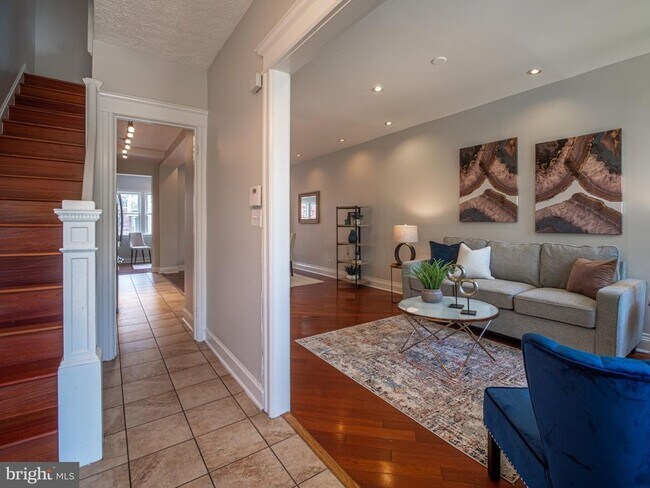 Building Photo - 905 K St NE