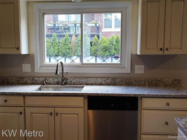 Building Photo - 553 N Old Woodward Ave