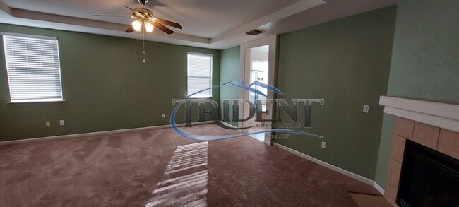 Building Photo - Beautiful 5 bedroom, 3 bath house