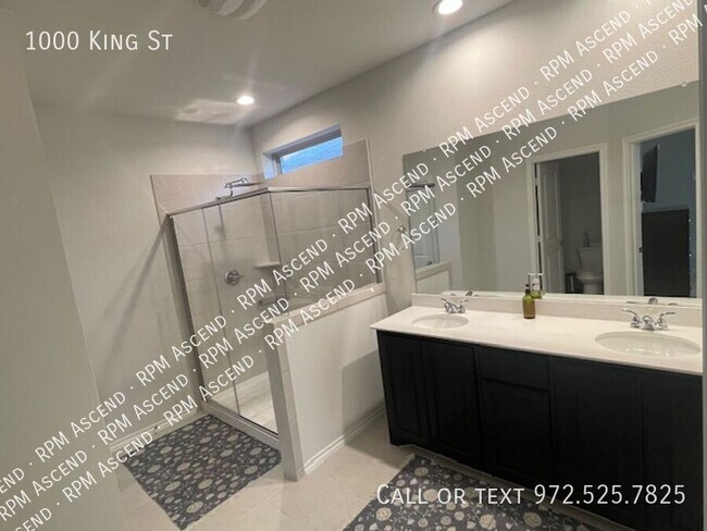 Building Photo - 1000 King St