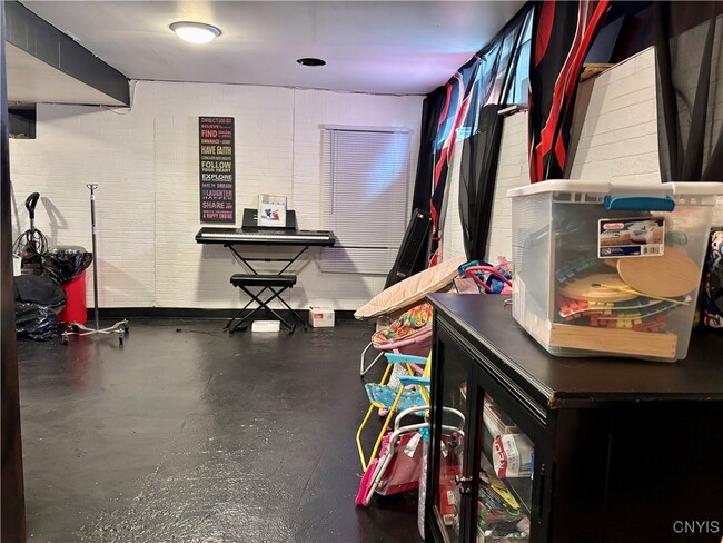 Building Photo - 204 E Bloomfield St