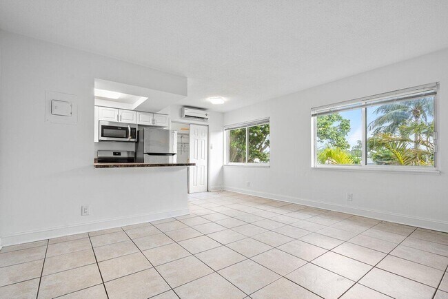 Building Photo - 391 SE 19th Ave