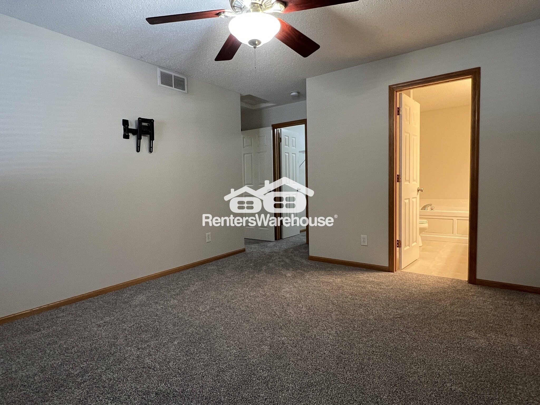 Building Photo - 17343 River Birch Ln S E