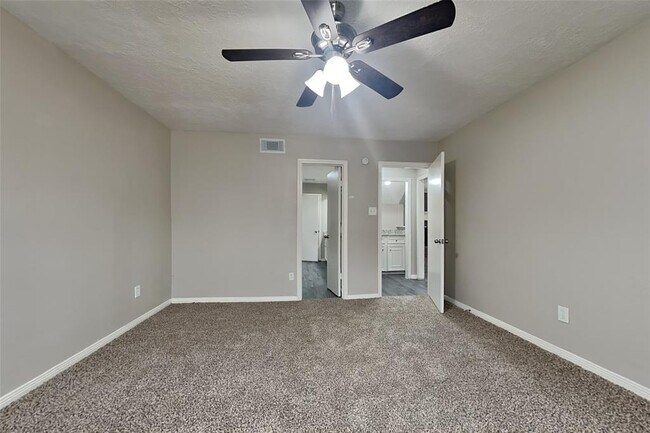 Building Photo - 11942 Hillbrook Dr