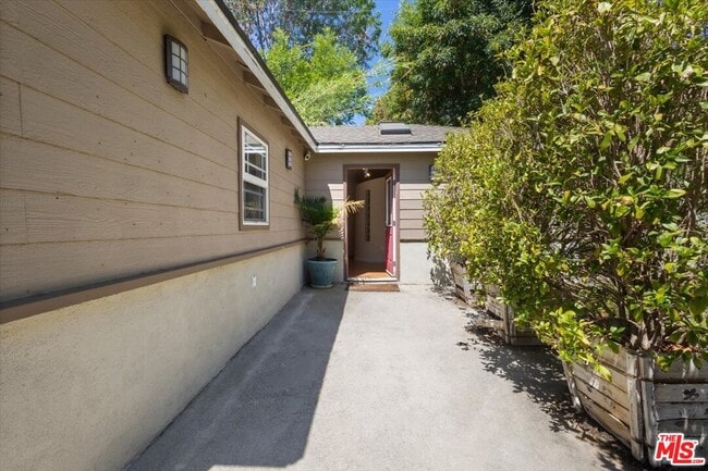 Building Photo - 4385 Camellia Ave