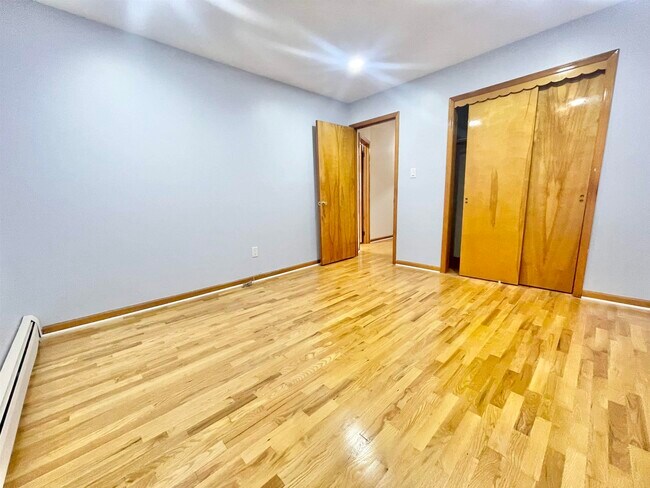 Building Photo - 47 Country Village Ct