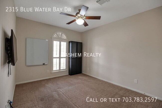 Building Photo - 2315 Blue Water Bay Dr