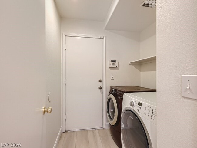 Building Photo - 1220 Swanbrooke Dr