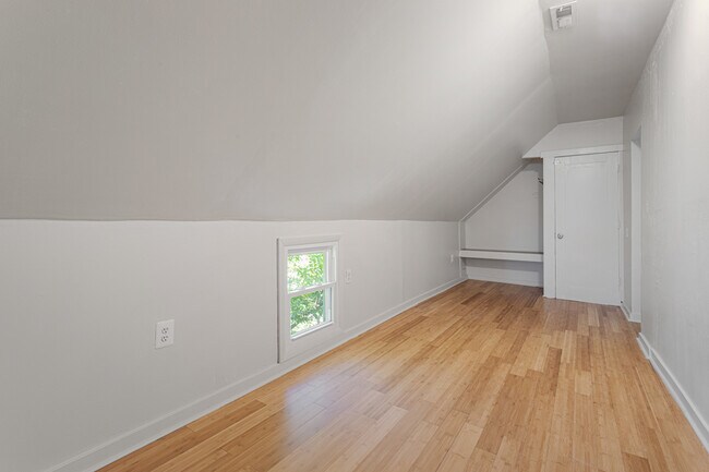 Building Photo - 3707 W McLean Ave