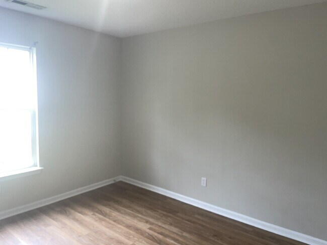 Building Photo - Two Bedroom Two Full Bathroom End Unit Tow...