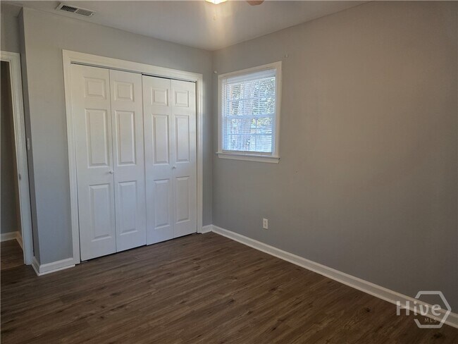 Building Photo - 213 Westwood Dr