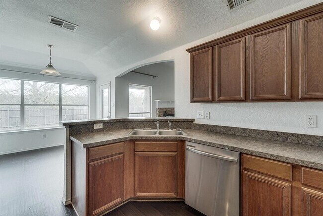 Building Photo - 1618 Sabine Dr