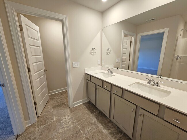 Building Photo - 1522 Yellowwood Ct