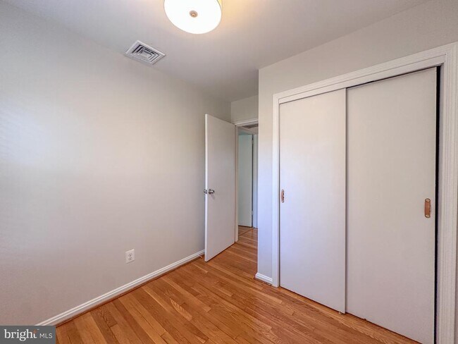 Building Photo - 226 Guthrie Ave