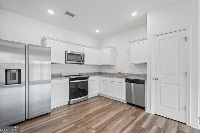 Building Photo - 1677 Vernon Blvd