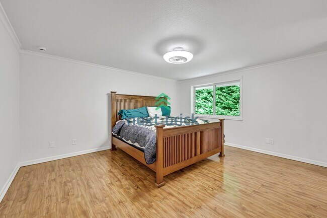 Building Photo - A fabulous 3 bedroom and 3.5 bathroom house