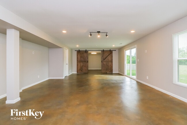 Building Photo - 163 Briarwood Dr