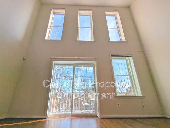 Building Photo - 127 11th St NE