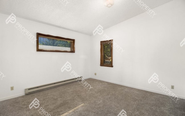 Building Photo - Spacious Home for Rent in Glenwood Springs – Great Location, No HOA!