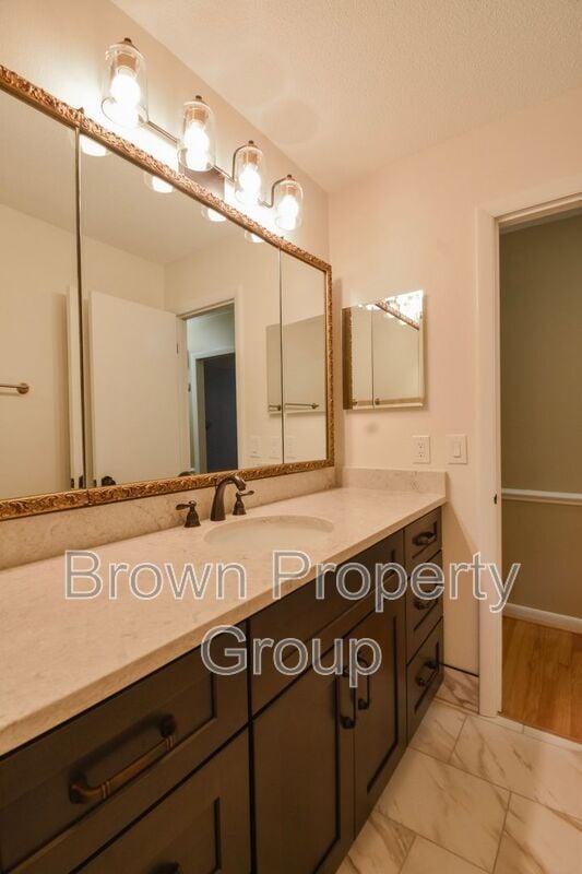 Building Photo - 2417 Dartmouth Dr