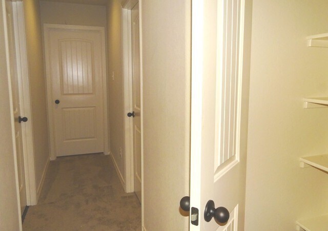 Building Photo - 7042 Lakeview Dr.