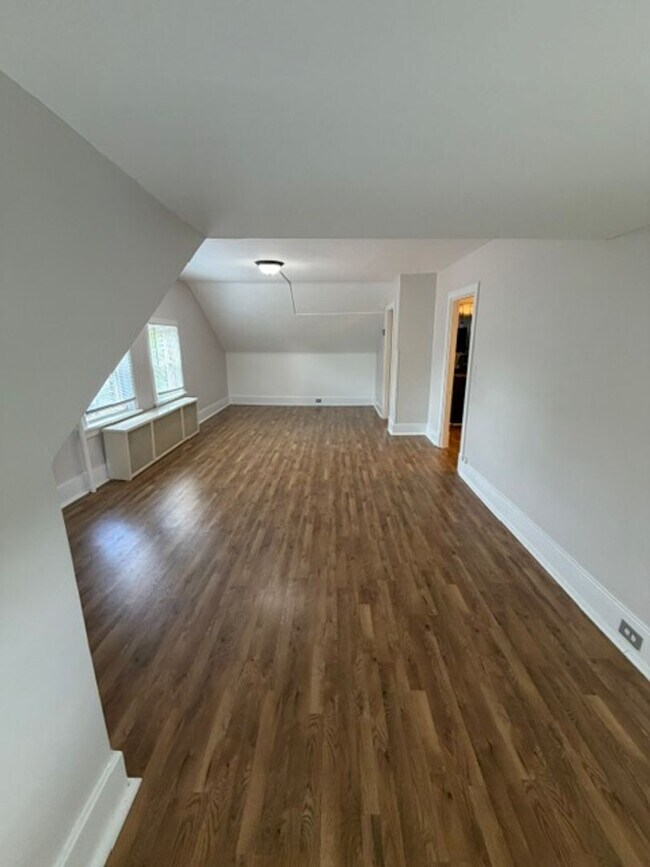 Building Photo - 256 Mabrick Ave