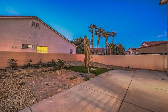 Building Photo - Beautiful 4BR / 3BA Corner-Lot Home with Designer Finishes