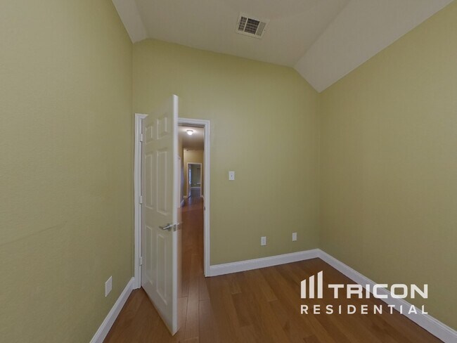 Building Photo - 515 Crownpoint Ln
