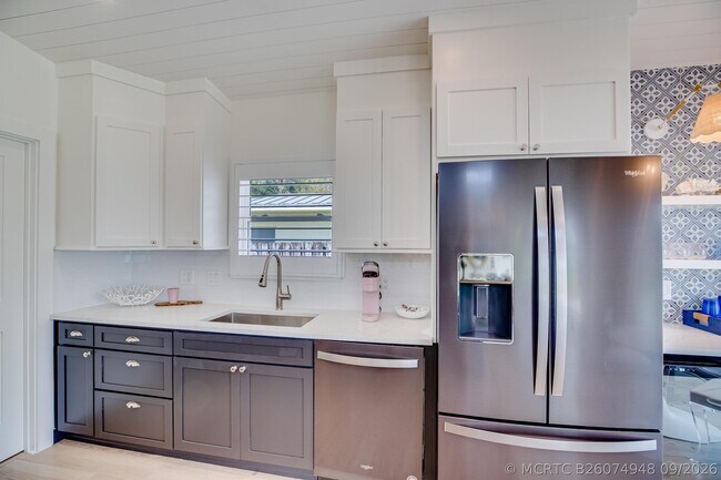 Building Photo - 1604 Seaway Dr