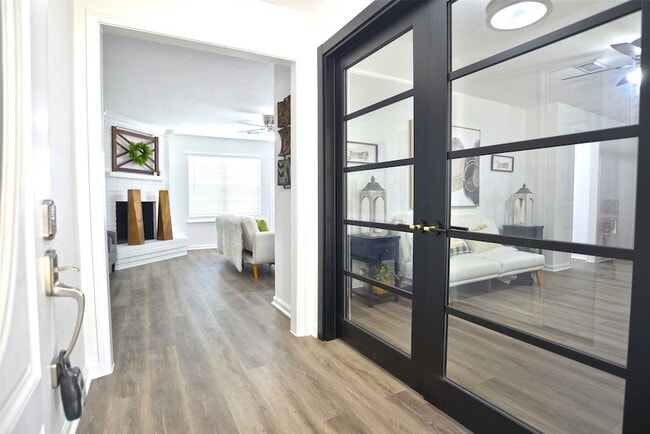 Building Photo - 15322 Torry Pines Rd