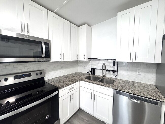 Building Photo - 1504 W 18th St