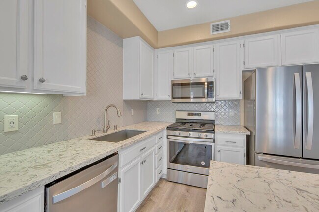 Building Photo - 3183 Dehesa Rd