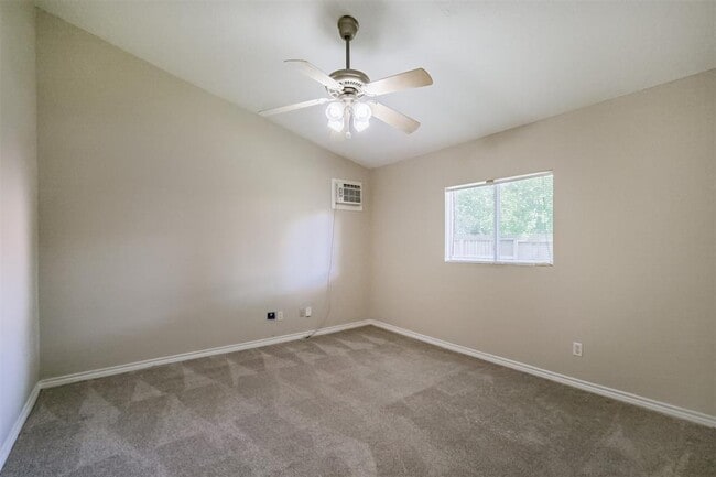 Building Photo - 12326 Flaxen Dr