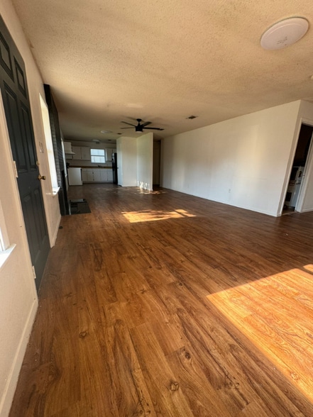 Building Photo - 1026 Almond Cir