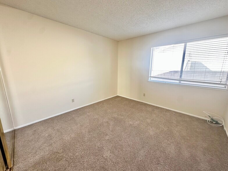 Building Photo - 1384 Naples Ct