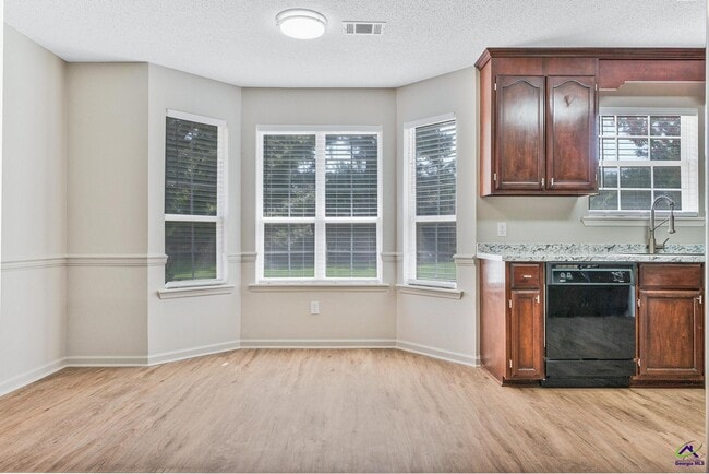 Building Photo - 106 N Hiley Ct