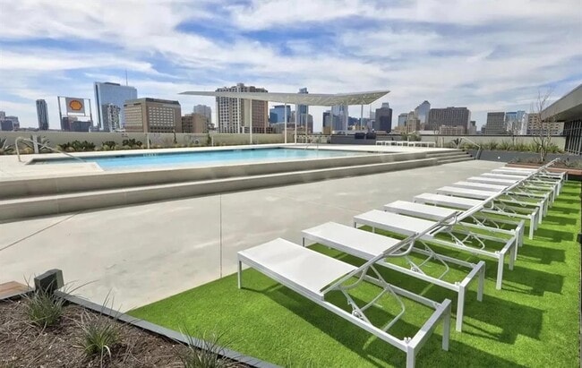 Building Photo - 800 Embassy Dr