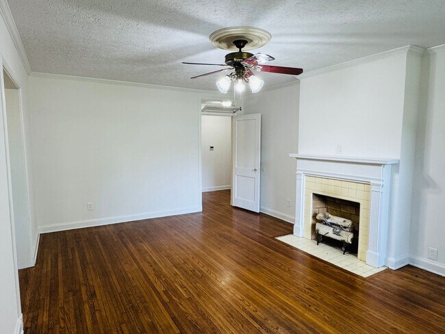 Building Photo - 4-Bedroom just perfect for your family
