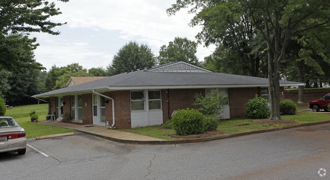 Building Photo - Stillwell Manor I & II