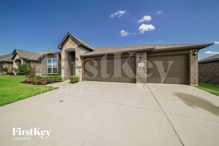Building Photo - 2513 Weatherford Heights Dr