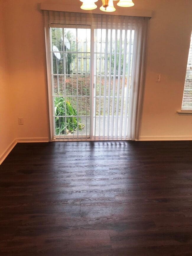 Building Photo - 819 Bellview Way