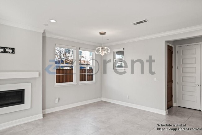 Building Photo - 205 Vereda del Turia