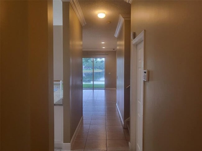 Building Photo - 3331 Lakeside Dr
