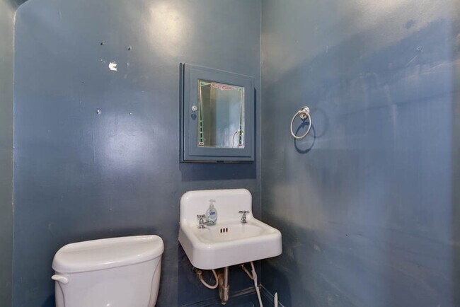 Building Photo - 1051 Naval Ave